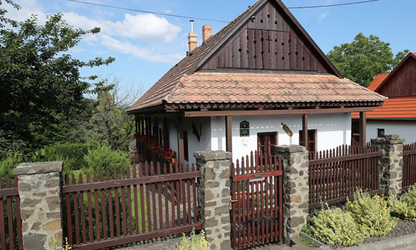 Hétlámpás Vendégház-Hollókő